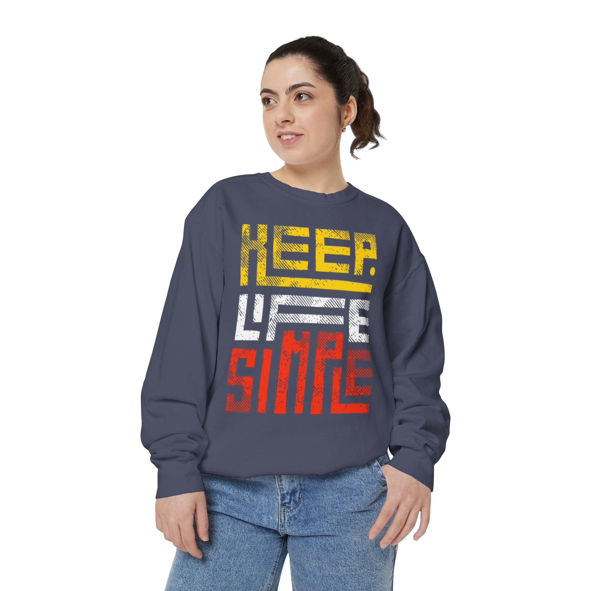 Keep Life Simple Sweatshirt, Cozy Unisex Pullover, Relaxed Fit Sweatshirt, Gift Idea for Minimalists, Casual Wardrobe Essential, Chill [...]