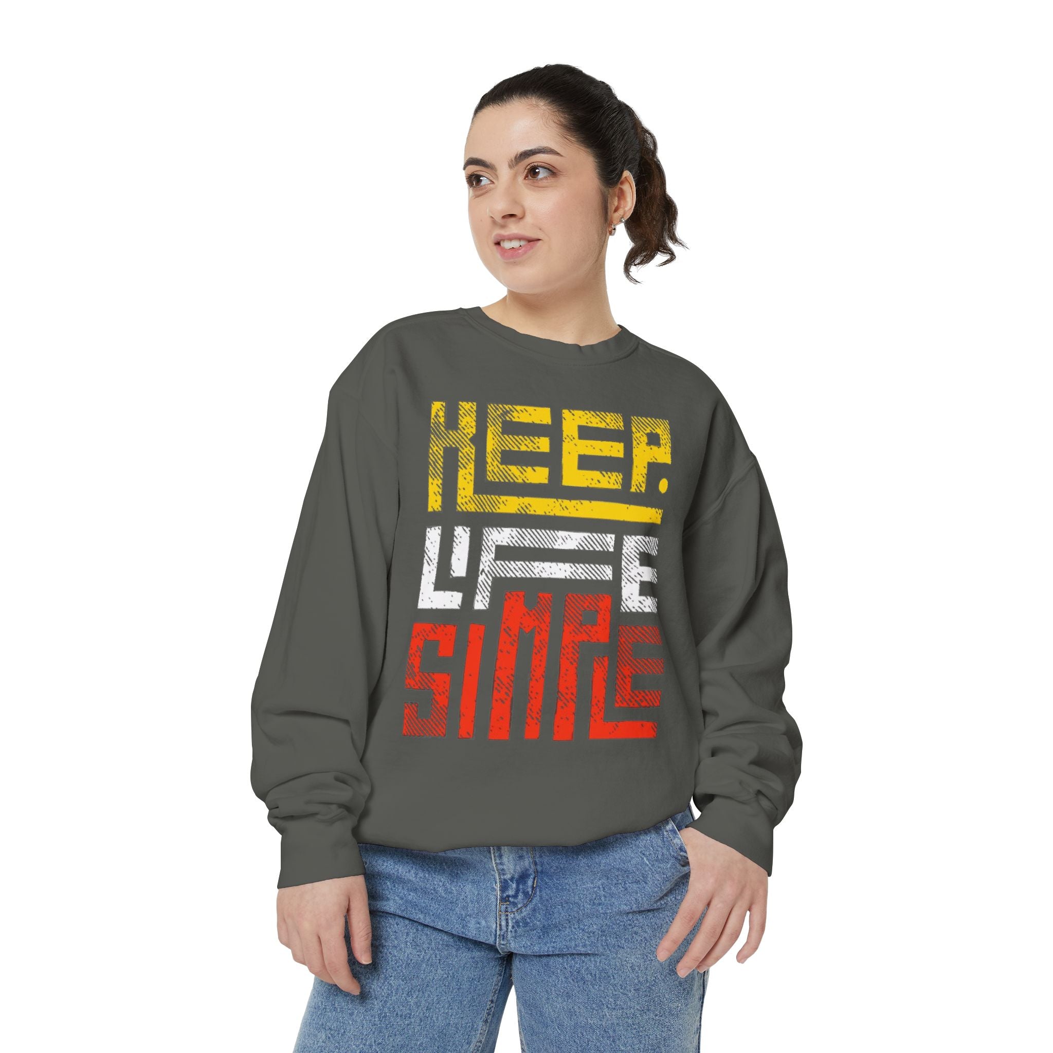 Keep Life Simple Sweatshirt, Cozy Unisex Pullover, Relaxed Fit Sweatshirt, Gift Idea for Minimalists, Casual Wardrobe Essential, Chill [...]
