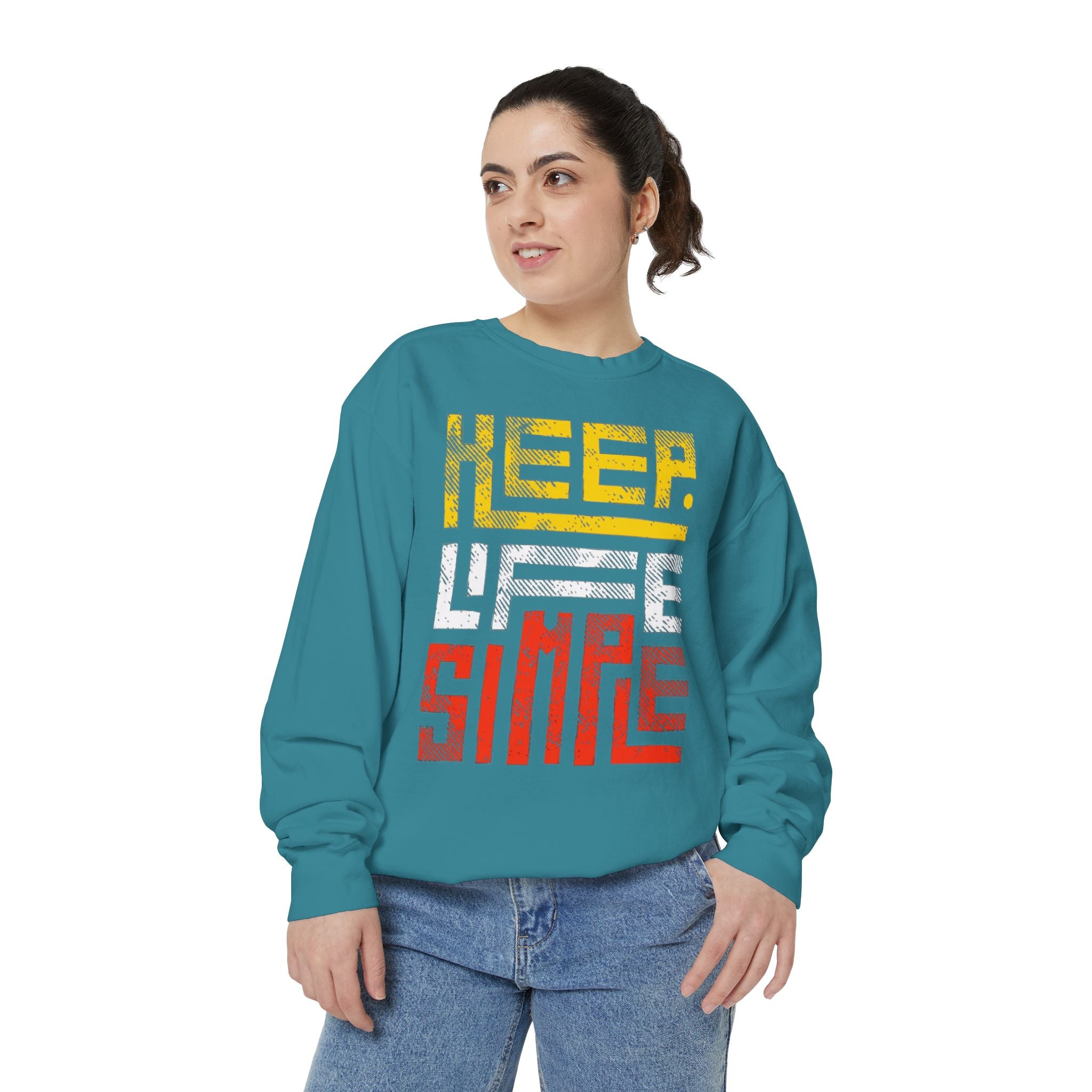 Keep Life Simple Sweatshirt, Cozy Unisex Pullover, Relaxed Fit Sweatshirt, Gift Idea for Minimalists, Casual Wardrobe Essential, Chill [...]